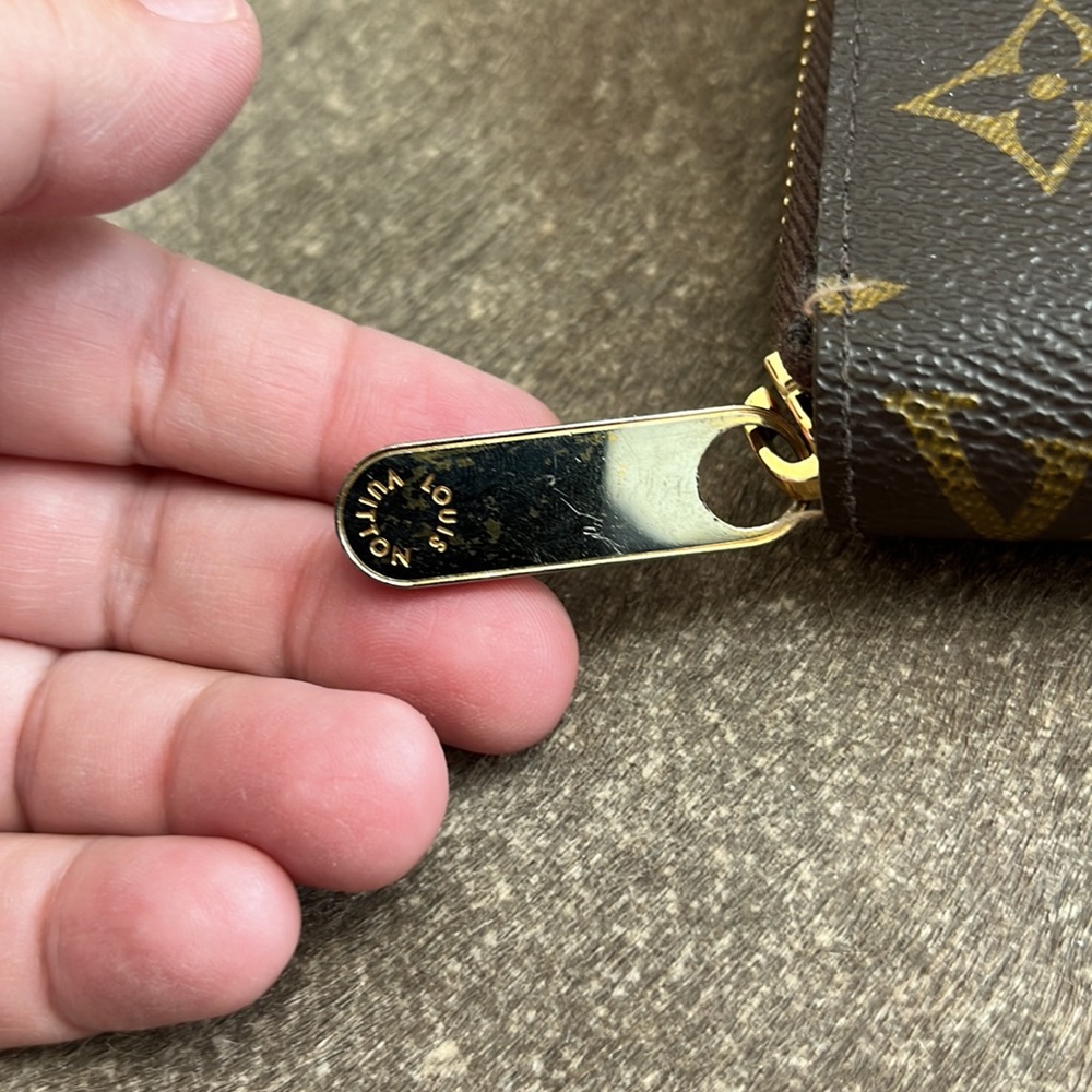 LOUIS VUITTON Zippy Wallet Long Monogram - Picture 2 of 14